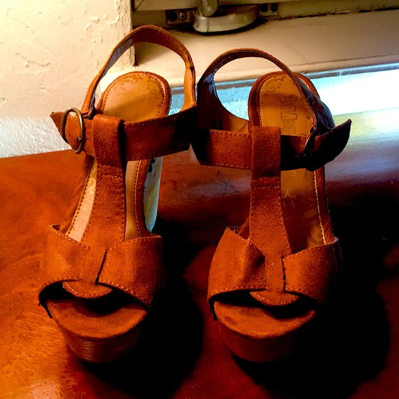Brash Shoes - Vintage Brash size 7 platform heels